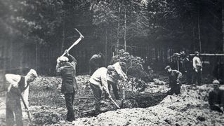 Ein historisches Foto von Männern bei der Arbeit in der Arbeiterkolonie Wilhelmsdorf.