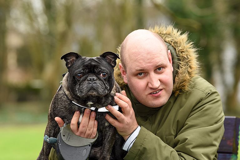 Arnoldas Lindsius und sein Hund Bodo